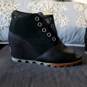 Sorel Black Leather, Suede, and Mesh Wedges